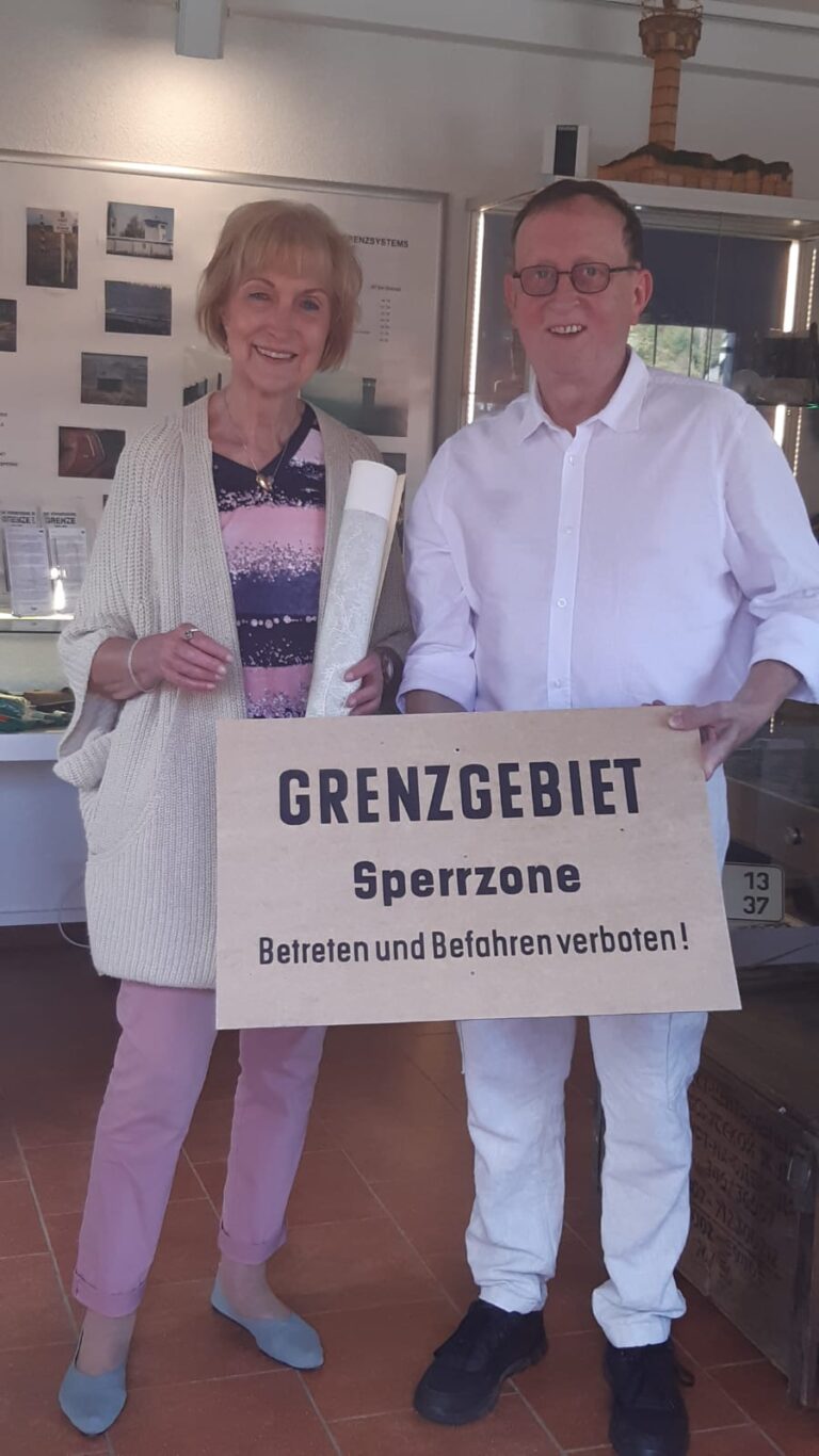 Original DDR-Grenzschild fürs Grenzmuseum gespendet
